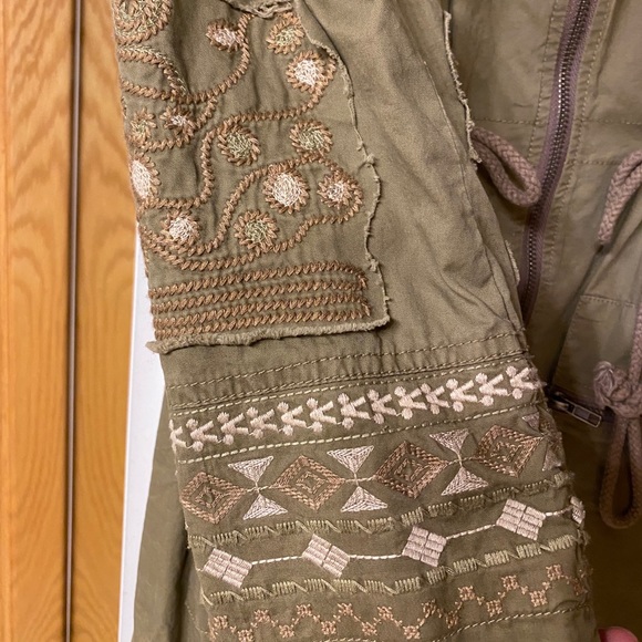 Embroidered jacket - Picture 3 of 4